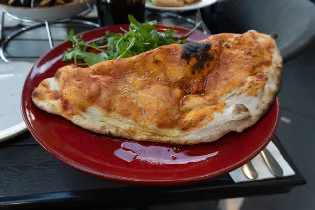 La Calabrese Pizzeria