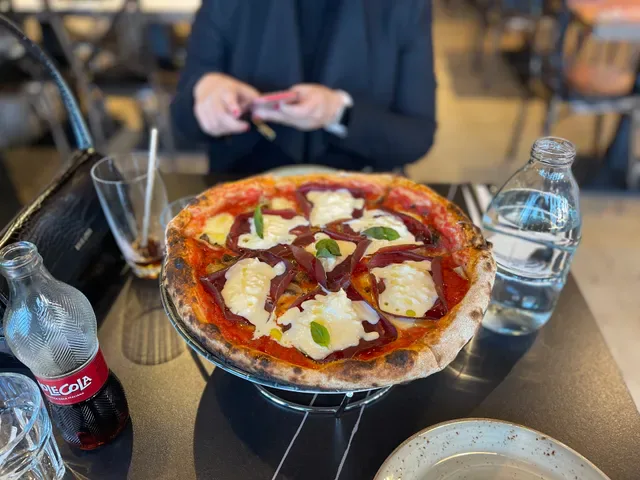 La Calabrese Pizzeria