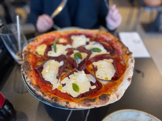 La Calabrese Pizzeria