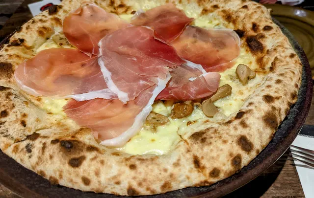 La Calabrese Pizzeria