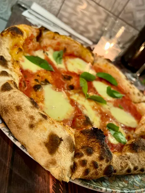 La Calabrese Pizzeria