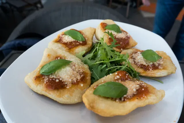La Calabrese Pizzeria