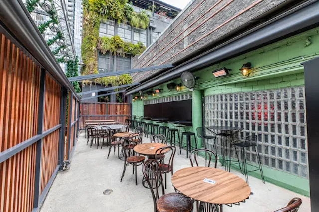 Lane's Edge Wine Bar