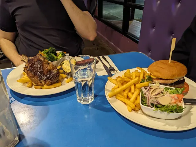 Lazy Moe's OAKLEIGH