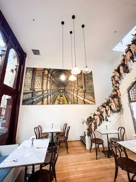 Le Petit Chateau Restaurant