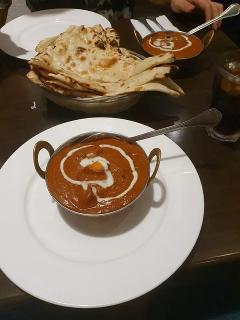 Le Taj Restaurant & Lounge