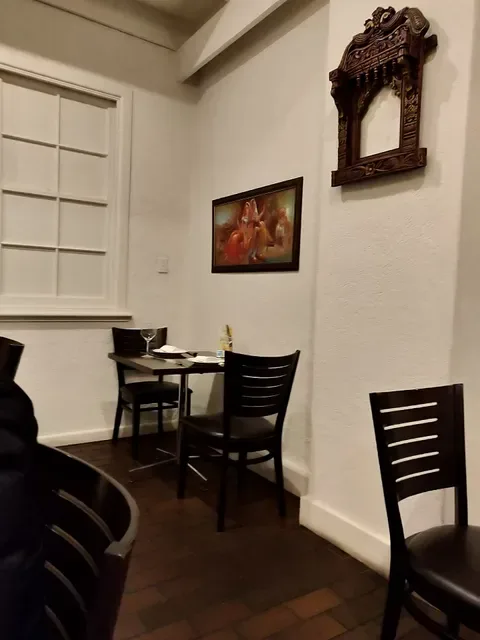 Le Taj Restaurant & Lounge