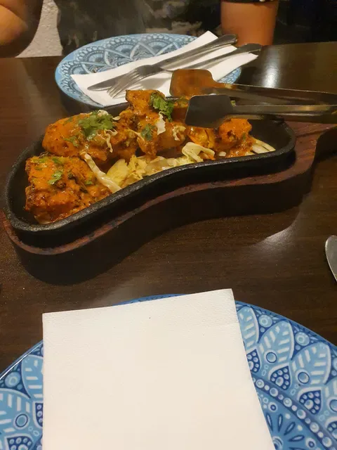Le Taj Restaurant & Lounge
