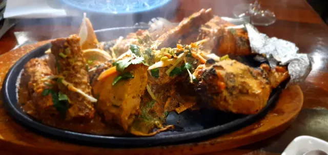 Le Taj Restaurant & Lounge