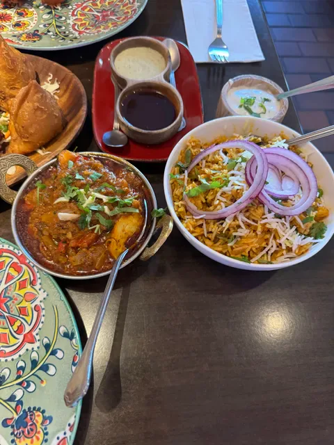 Le Taj Restaurant & Lounge