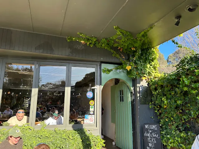 Leaf & Vine Cafe and Wine Bar