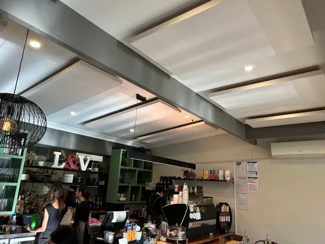 Leaf & Vine Cafe and Wine Bar