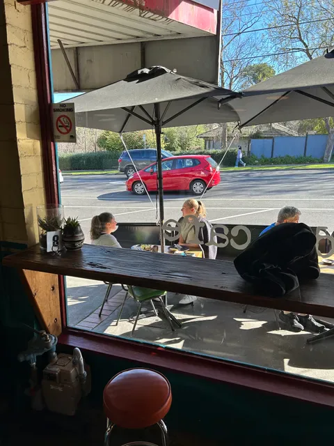 Leaf & Vine Cafe and Wine Bar