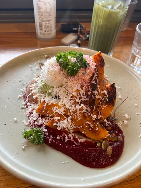 Leaf & Vine Cafe and Wine Bar