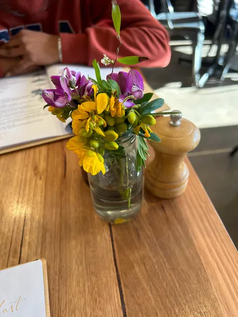 Leaf & Vine Cafe and Wine Bar