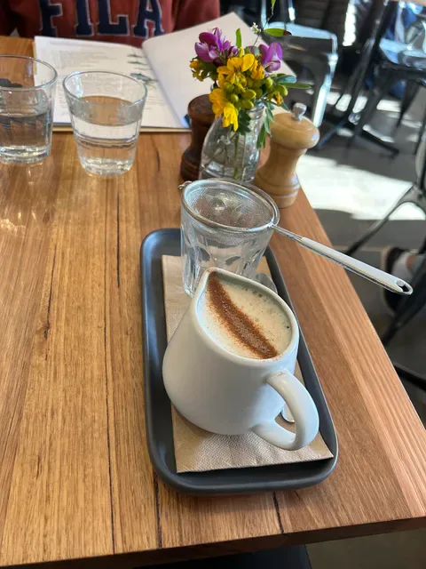 Leaf & Vine Cafe and Wine Bar
