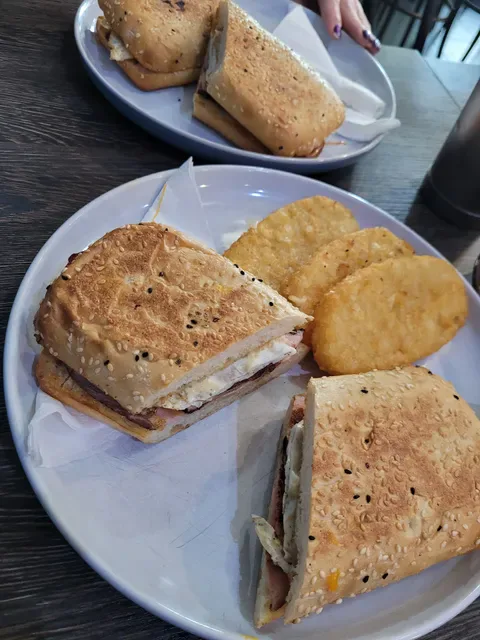 Lokal Cafe 3030