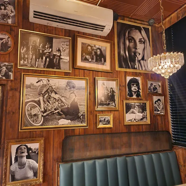 Loosie's Diner and Bar