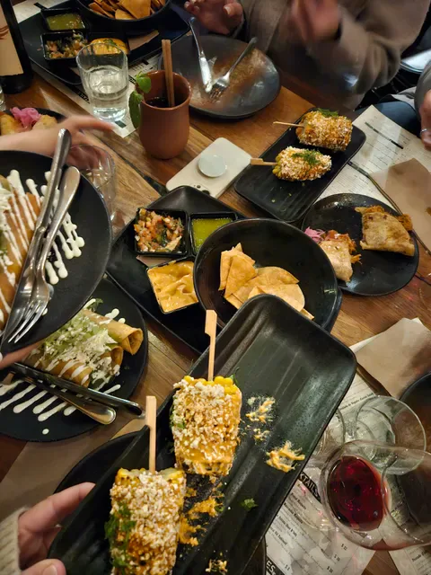 Los Hermanos Mexican Taquería