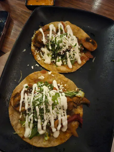 Los Hermanos Mexican Taquería