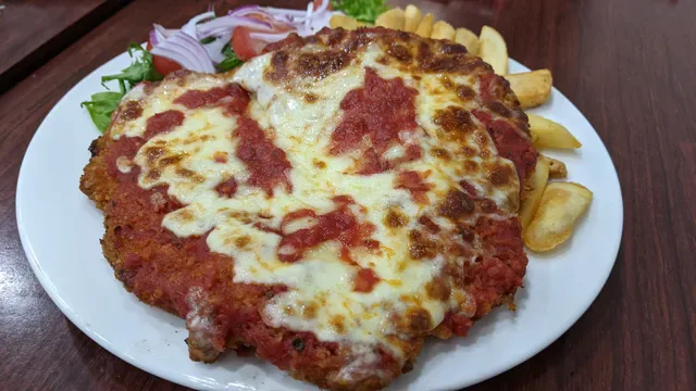 Loui and Frankos Pizza & Pasta on Broadway