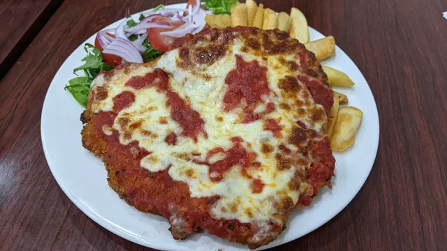 Loui and Frankos Pizza & Pasta on Broadway
