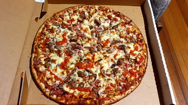 Loui and Frankos Pizza & Pasta on Broadway