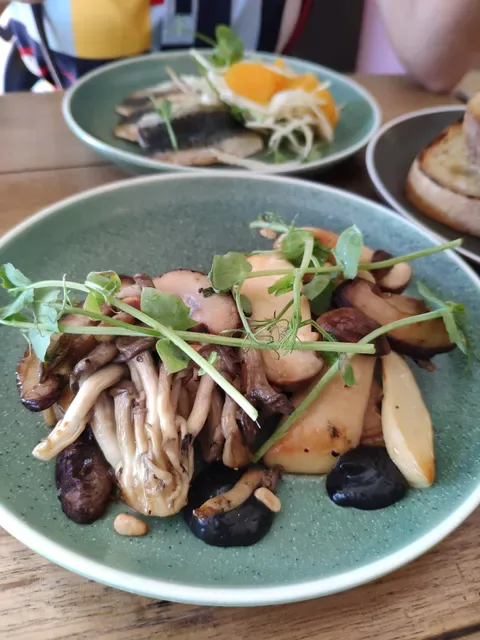 Mad Ram Cafe