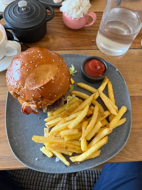Mad Ram Cafe