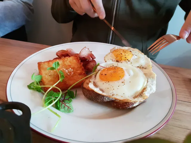 Mad Ram Cafe