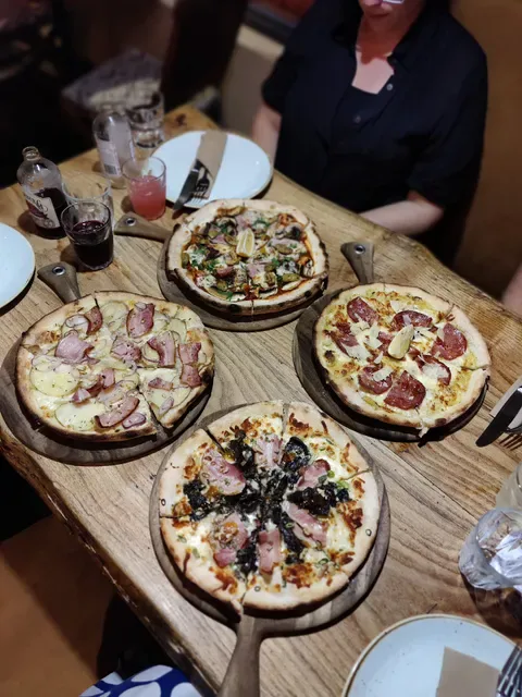 Mad Raven Hot Stone Pizza