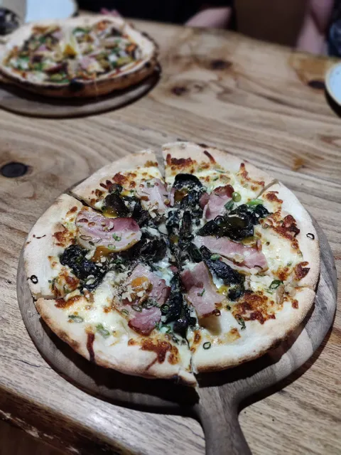 Mad Raven Hot Stone Pizza
