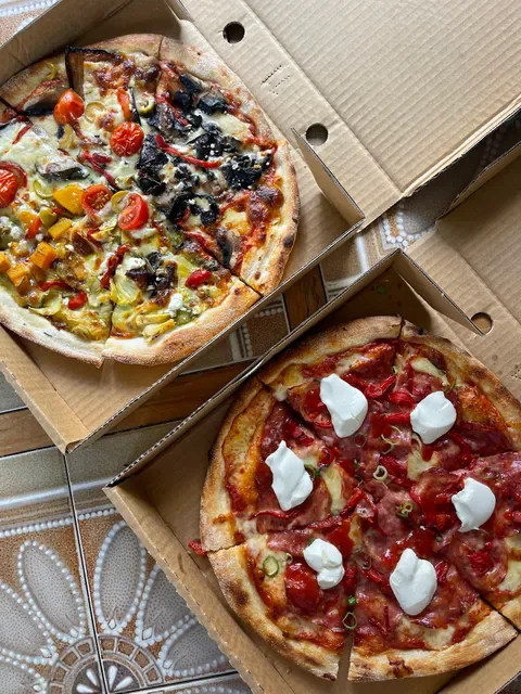 Mad Raven Hot Stone Pizza