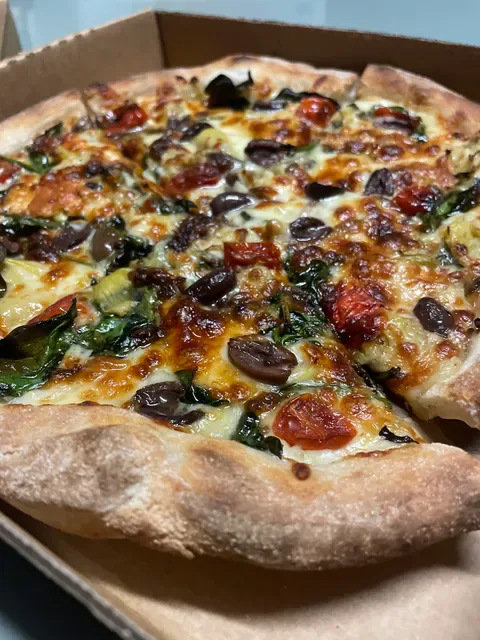 Mad Raven Hot Stone Pizza