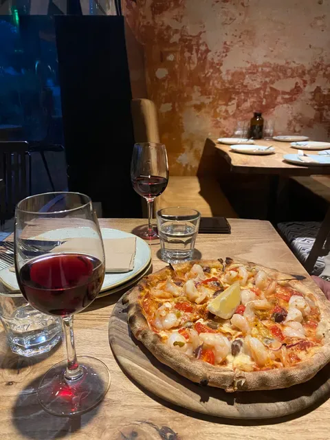 Mad Raven Hot Stone Pizza