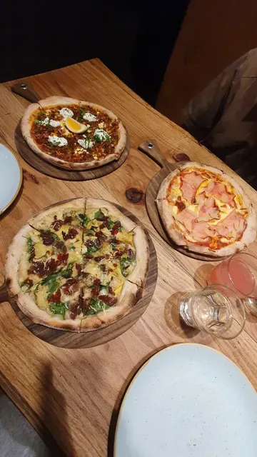 Mad Raven Hot Stone Pizza