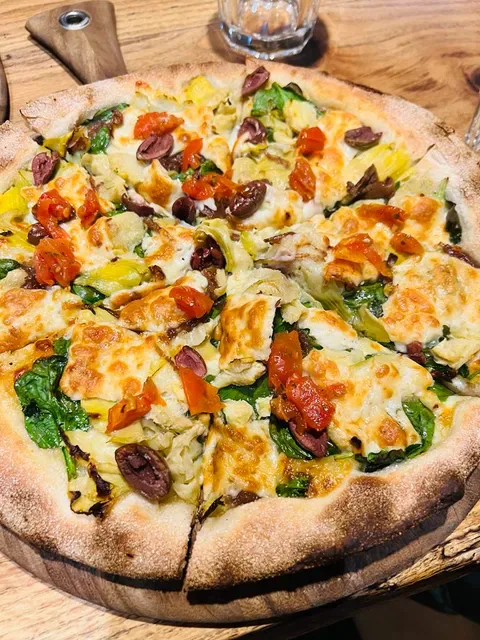 Mad Raven Hot Stone Pizza