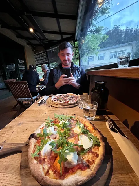 Mad Raven Hot Stone Pizza