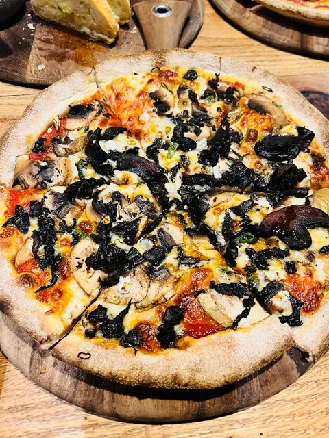 Mad Raven Hot Stone Pizza