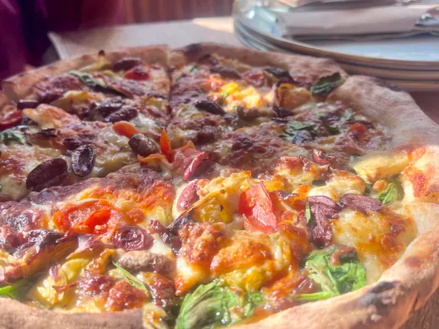 Mad Raven Hot Stone Pizza