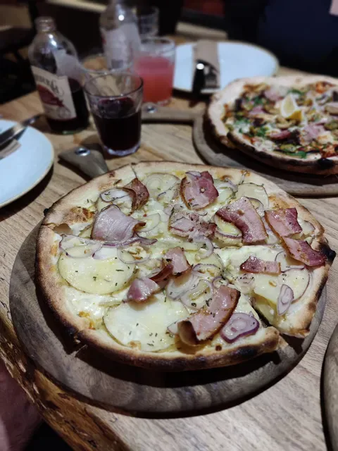 Mad Raven Hot Stone Pizza
