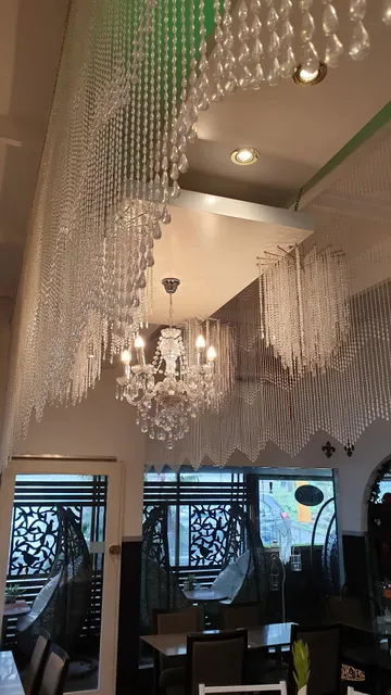Mango's Nuts Cafe & Restaurant