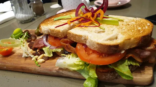 Mango's Nuts Cafe & Restaurant