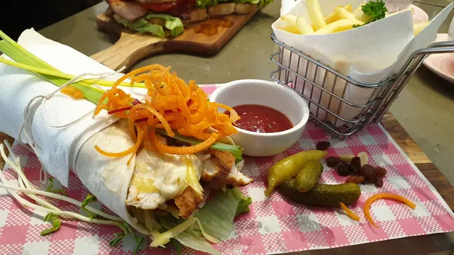 Mango's Nuts Cafe & Restaurant