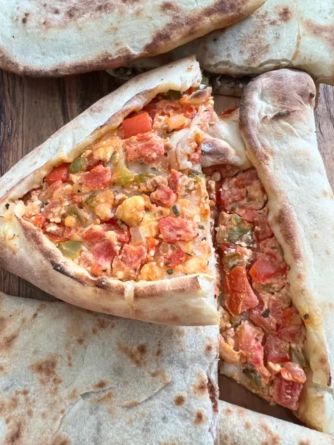 Manoush w Saj