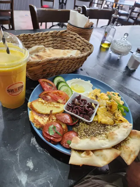 Manoush w Saj