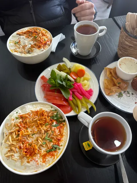 Manoush w Saj