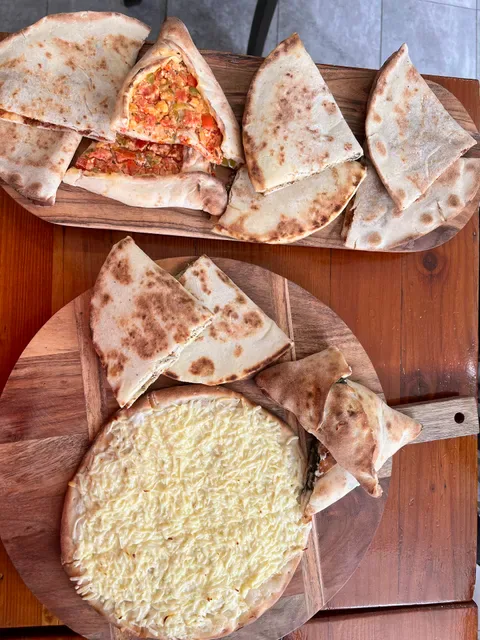 Manoush w Saj