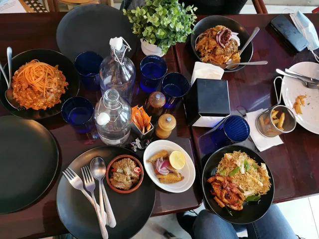 Manu's cafe and restaurant