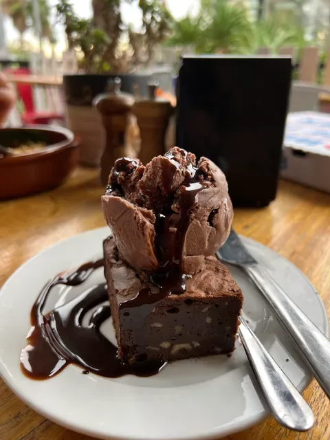 Manu's cafe and restaurant